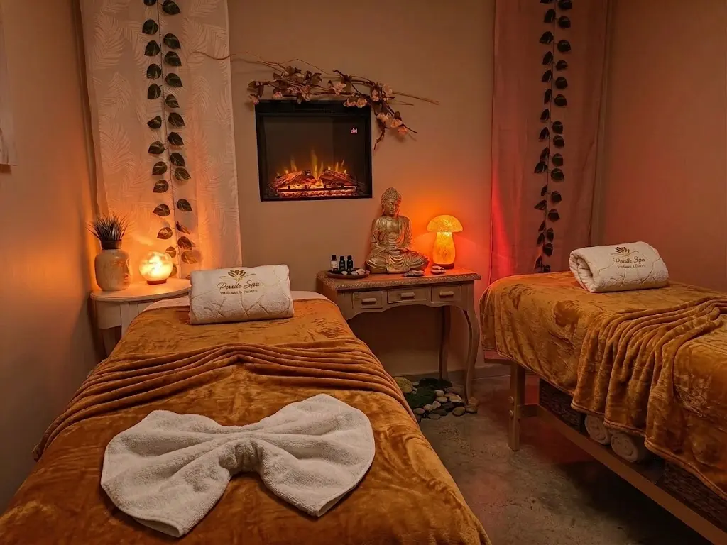 Angolo relax con poltrona e lanterna calda